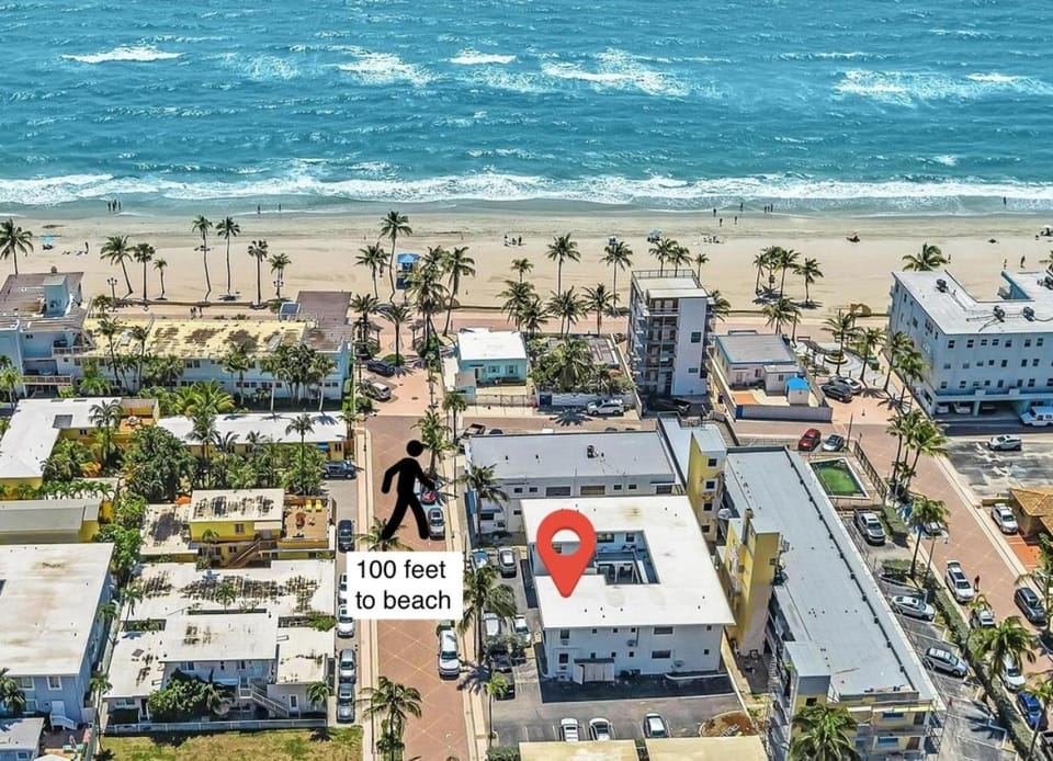 Beachfront & Pool Access Unit W 2 Queen Beds Apartment in Hollywood Beach