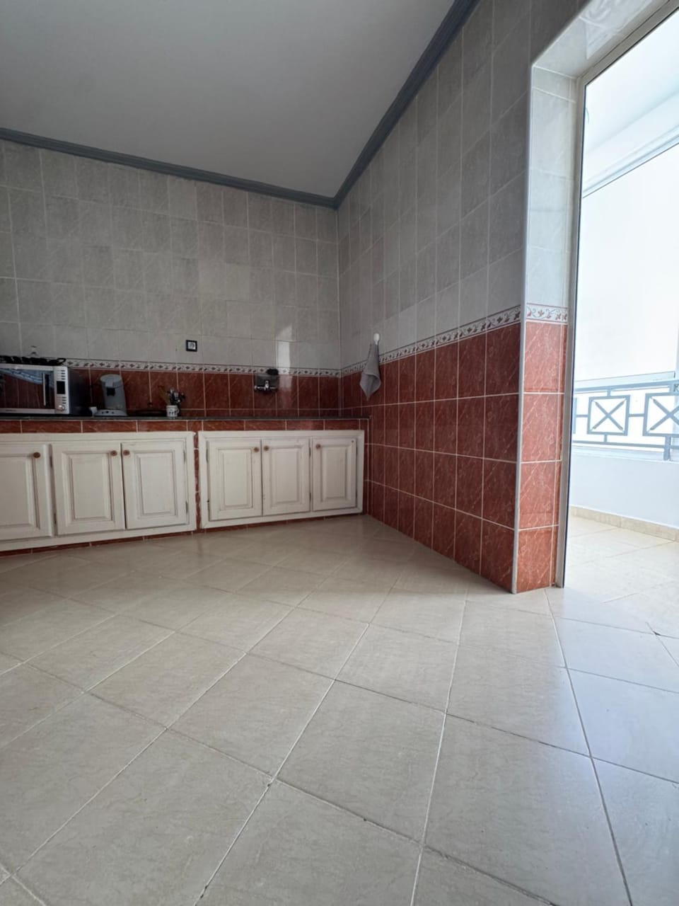 Appartement spacieux Idéal famille proche de toutes commodité Apartment in Tangier
