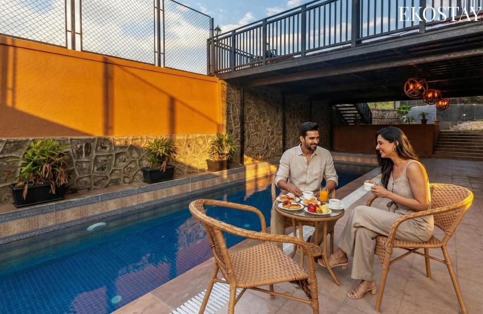 People, Food and drinks, Food, Guests, Pool view, Swimming pool, Drinks, group of guests
