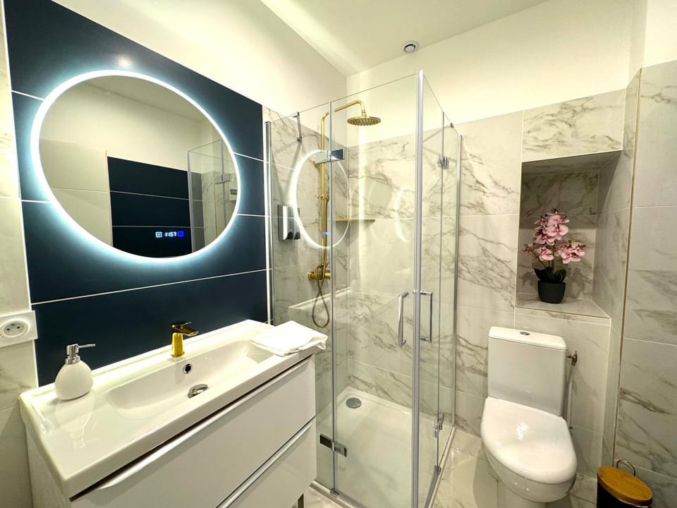 Shower, Bathroom