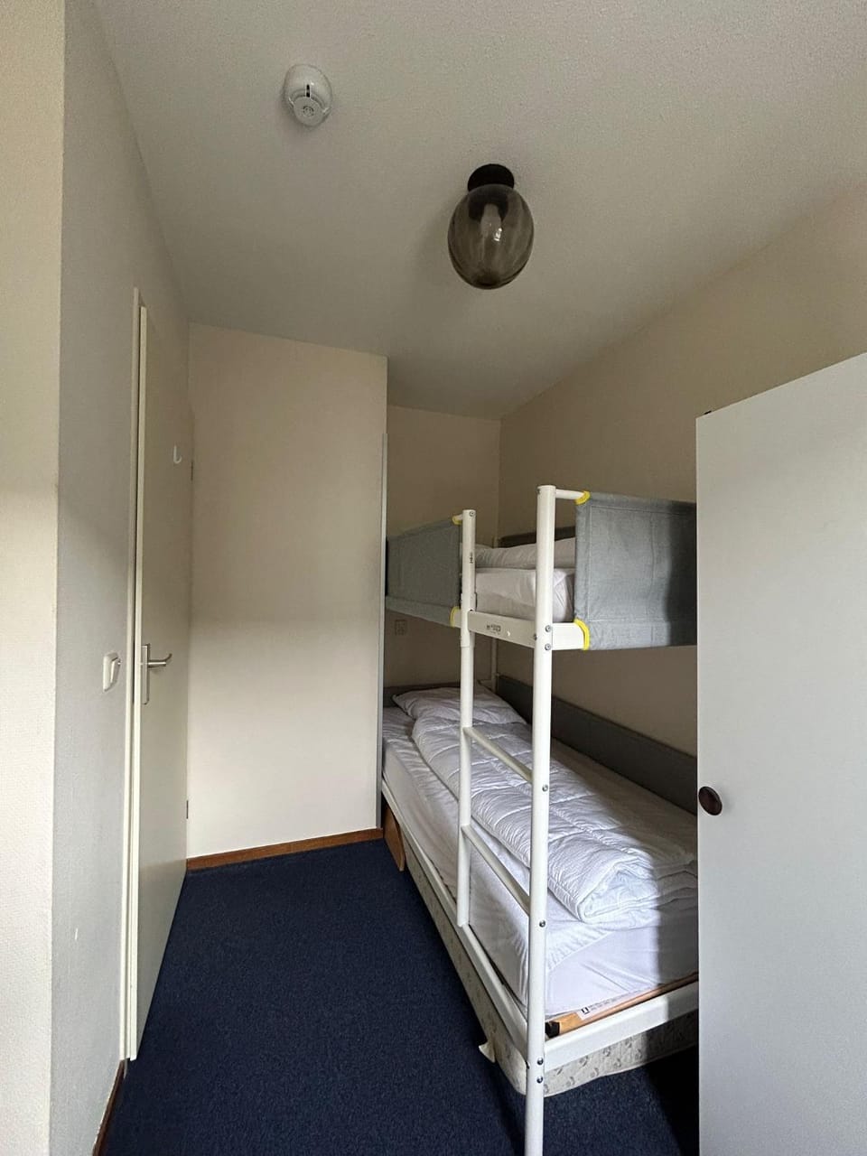 Bedroom, bunk bed