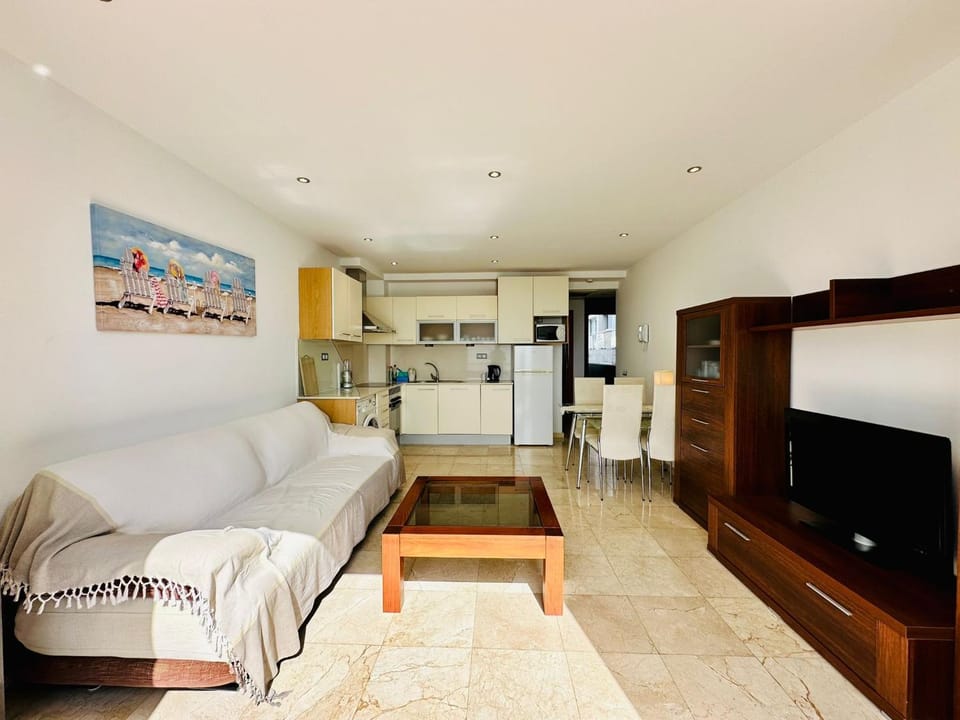 TV and multimedia, Kitchen or kitchenette, Living room, Photo of the whole room, Dining area