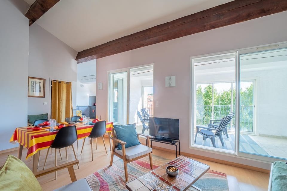Living room, Dining area