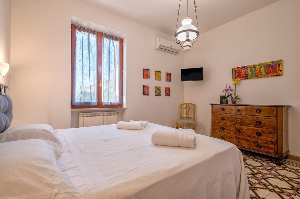 Living room, Bedroom