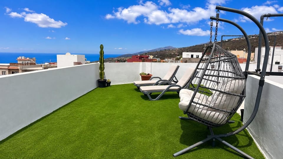 View (from property/room), Balcony/Terrace, Mountain view, Sea view