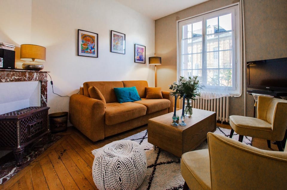 Communal lounge/ TV room, Living room