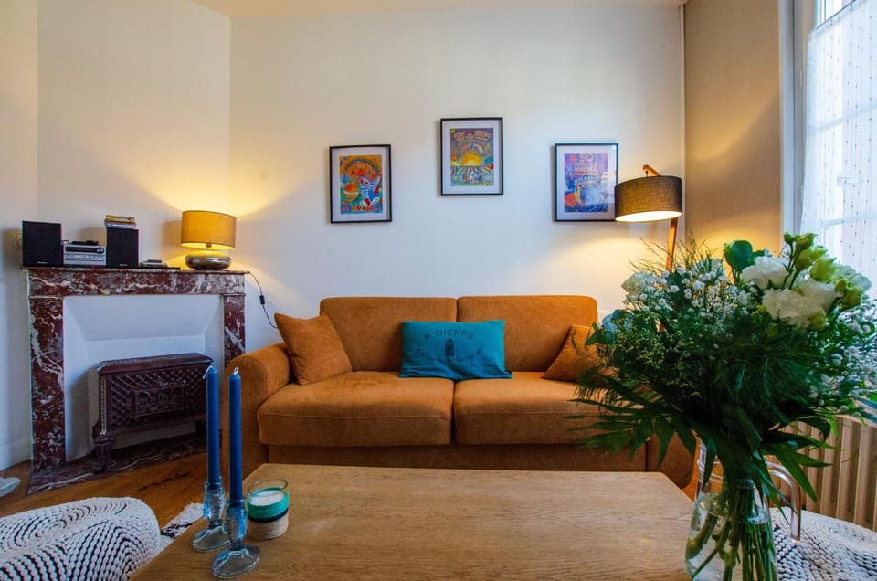 Communal lounge/ TV room, Living room