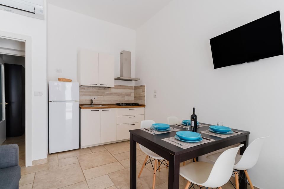 Property building, Kitchen or kitchenette, Living room