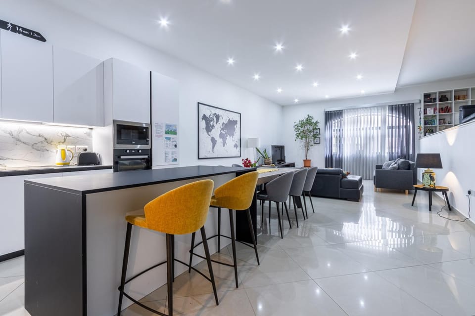 Seating area, Dining area, kitchen, air conditioner