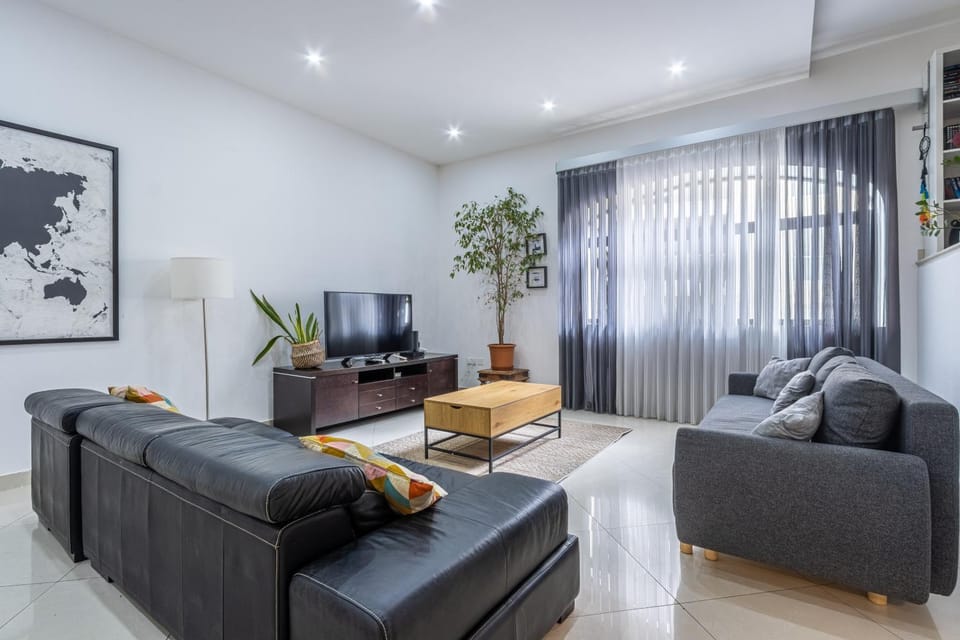 Communal lounge/ TV room, TV and multimedia, Living room, Seating area