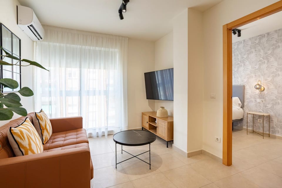 TV and multimedia, Living room, Photo of the whole room, Seating area, Dining area, air conditioner