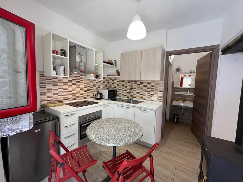 Kitchen or kitchenette, kitchen