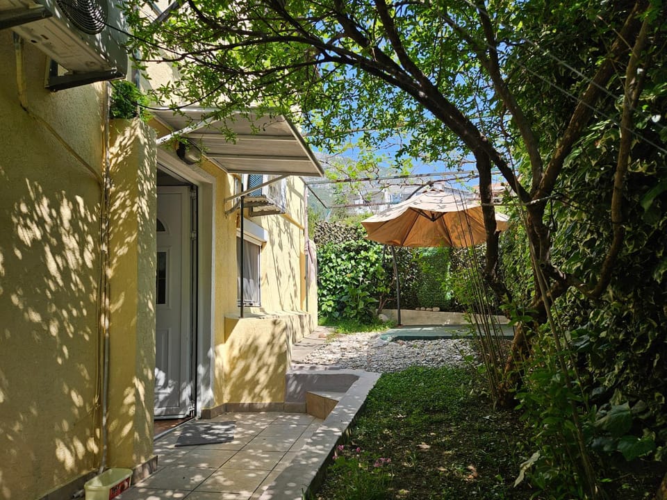 Property building, Day