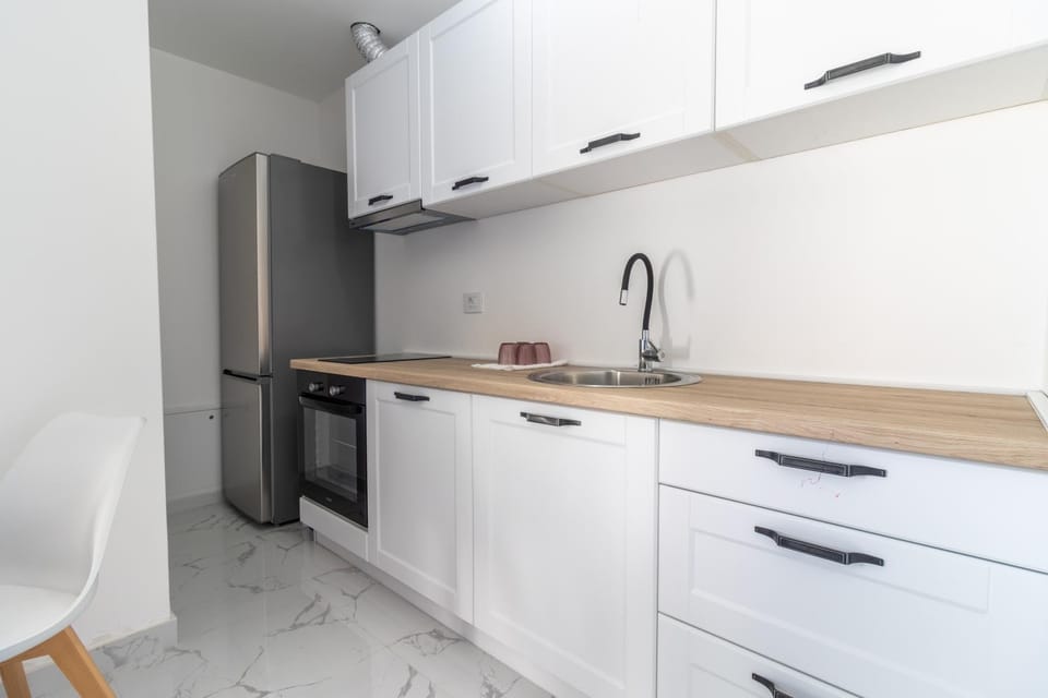 Kitchen or kitchenette, oven, stove