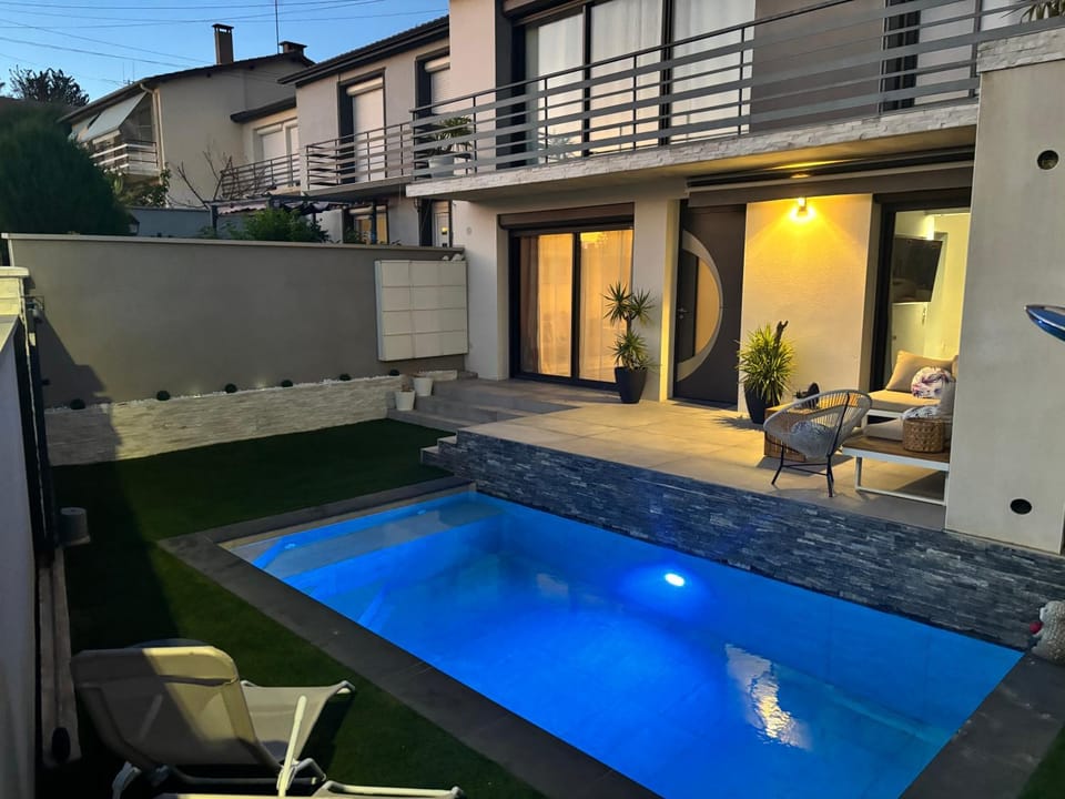 Pool view, Swimming pool