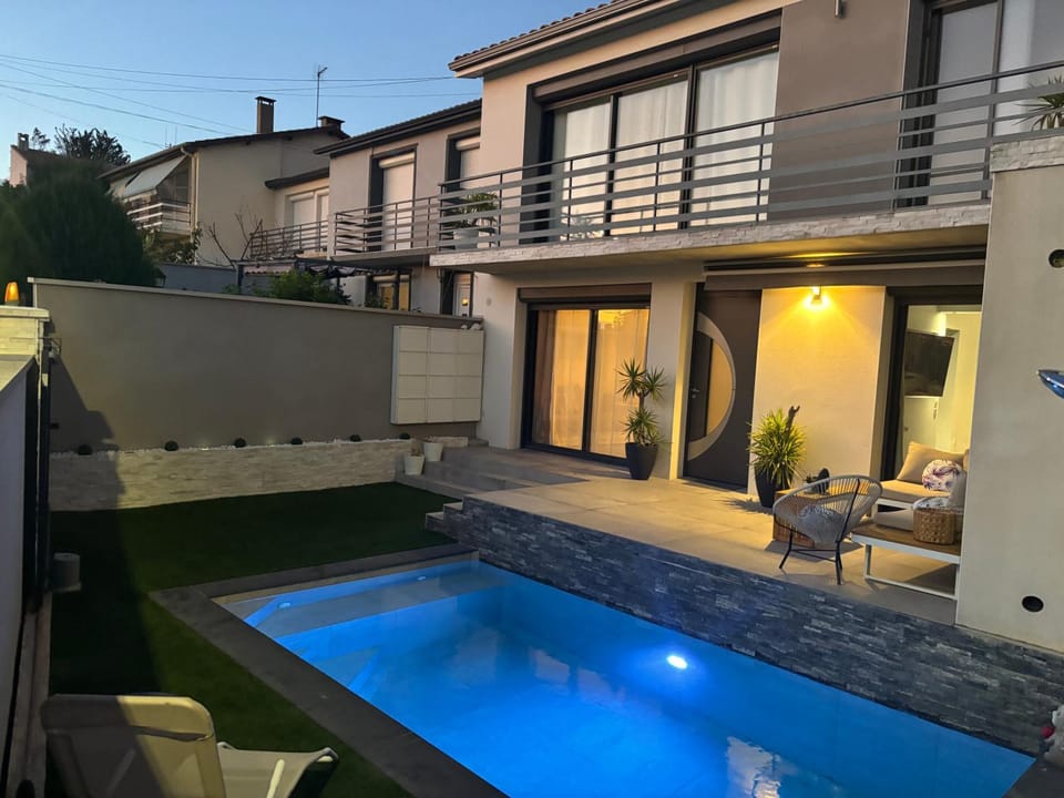 Pool view, Swimming pool
