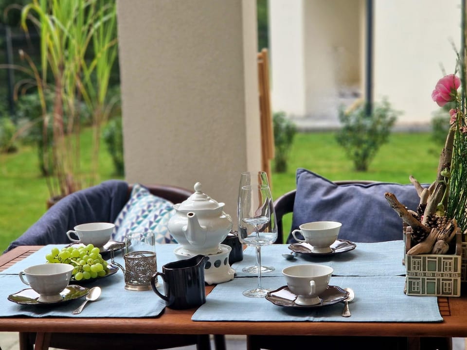 Patio, Day, Garden, Balcony/Terrace, Seating area