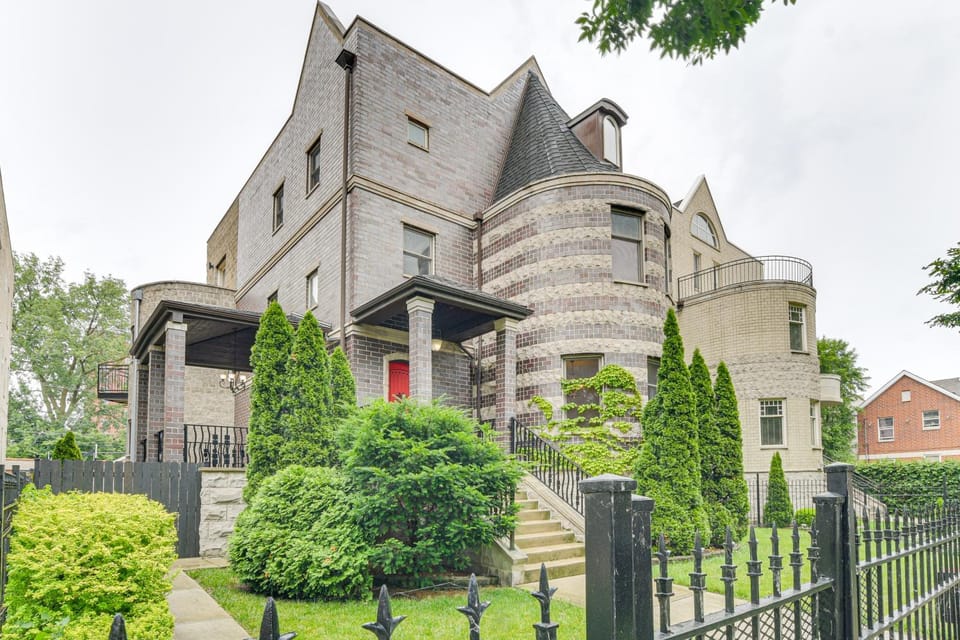Walk to Lake Michigan: Chicago Apt w/ Yard Apartment in Chicago