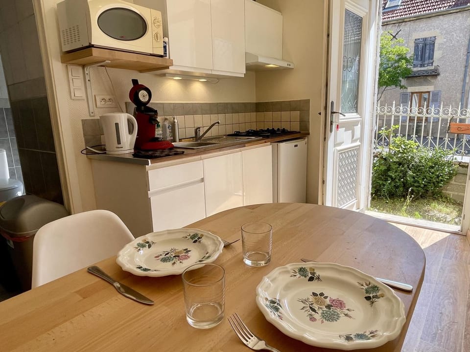 Kitchen or kitchenette, Seating area