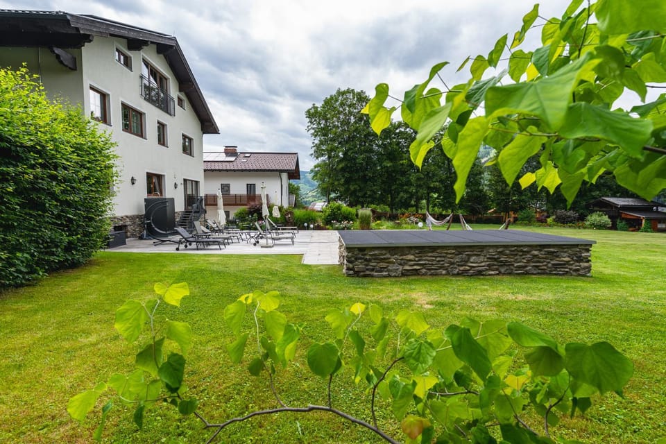 Property building, Spring, Day, Natural landscape, Garden, Balcony/Terrace, Garden view, Pool view, Swimming pool