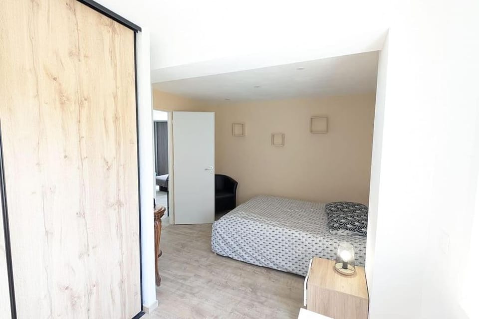 Calme, 2 chambres, terrasse,Wifi TV connectée Clim House in Occitanie