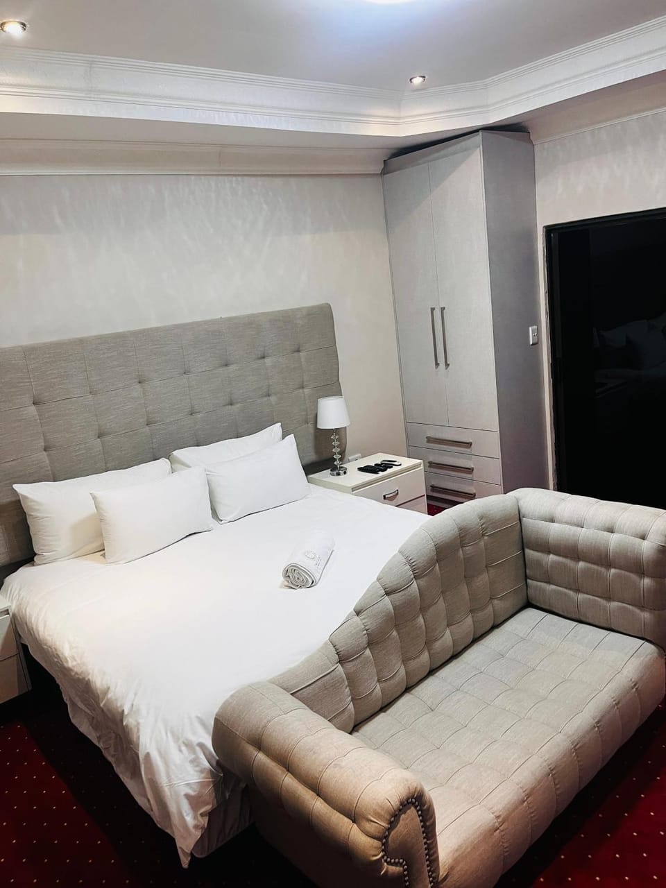 Photo of the whole room, Bedroom