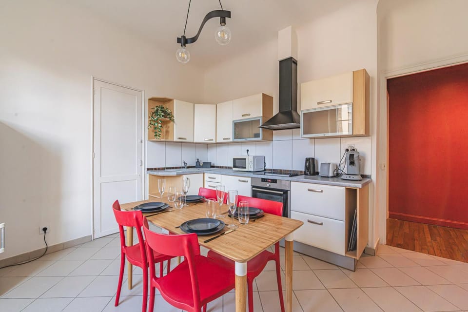 Kitchen or kitchenette, Dining area, toaster