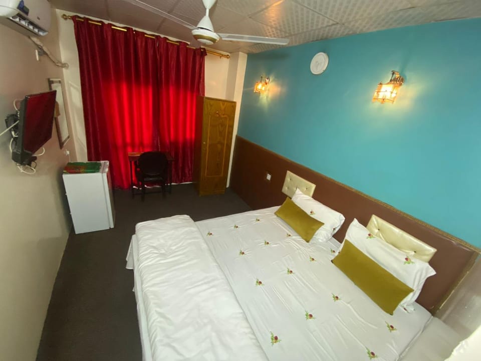 Bed, TV and multimedia, Bedroom, air conditioner