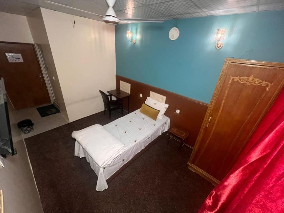 Bed, Photo of the whole room, Bedroom, towels, wardrobe