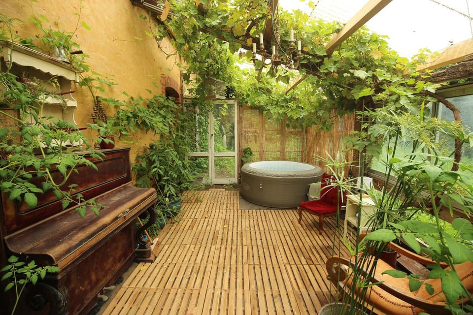 Patio, Spa and wellness centre/facilities