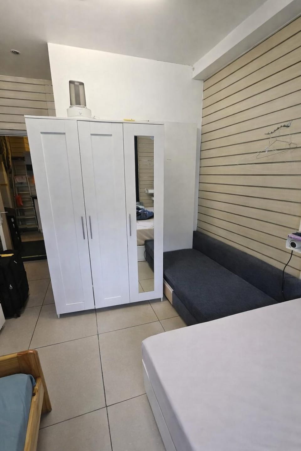 Bed, Photo of the whole room, Seating area