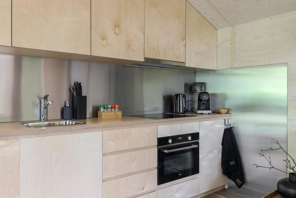 NEW Hello Zeeland - Watervliet View Lodge House in Zeeland, Netherlands