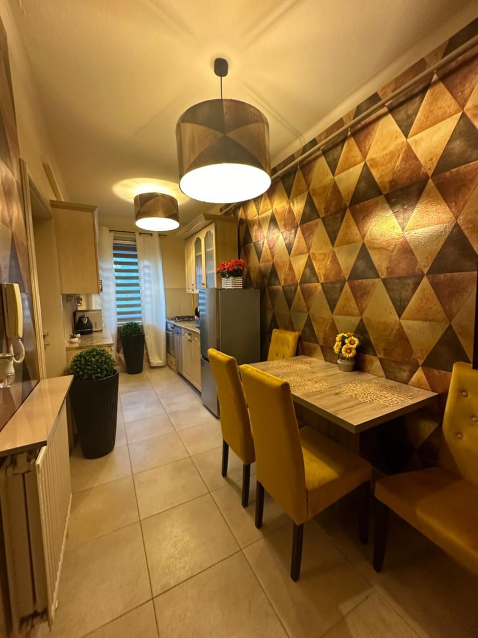 Kitchen or kitchenette, Dining area, dishwasher, microwave, oven