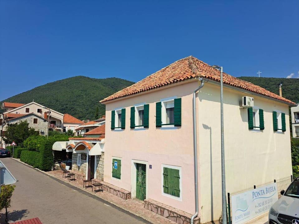 Property building, Street view