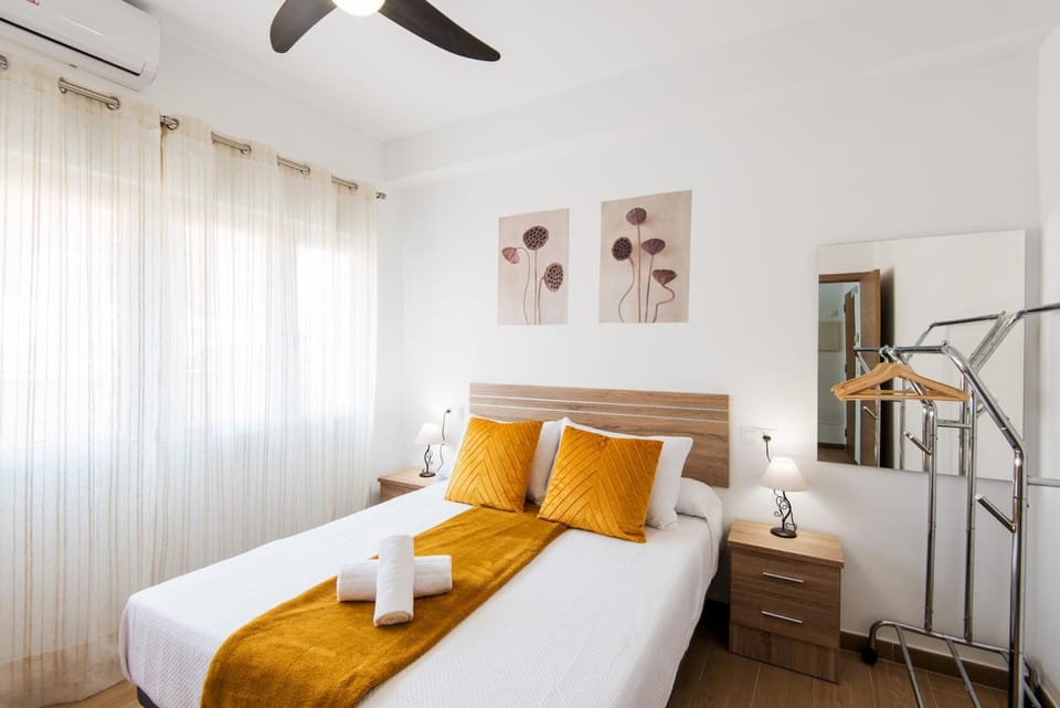 Photo of the whole room, Bedroom
