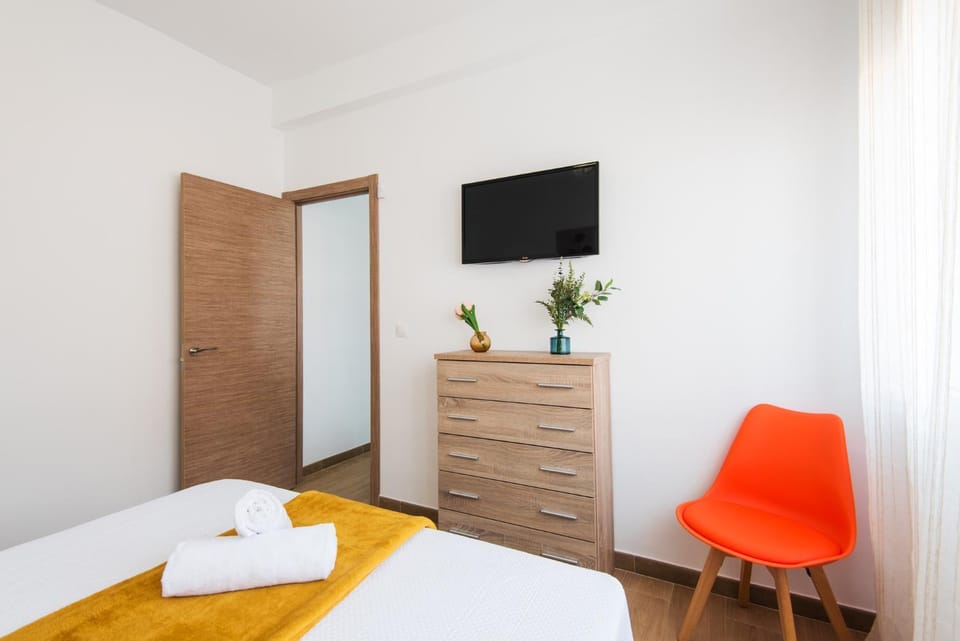 Bed, Evening entertainment, Bedroom