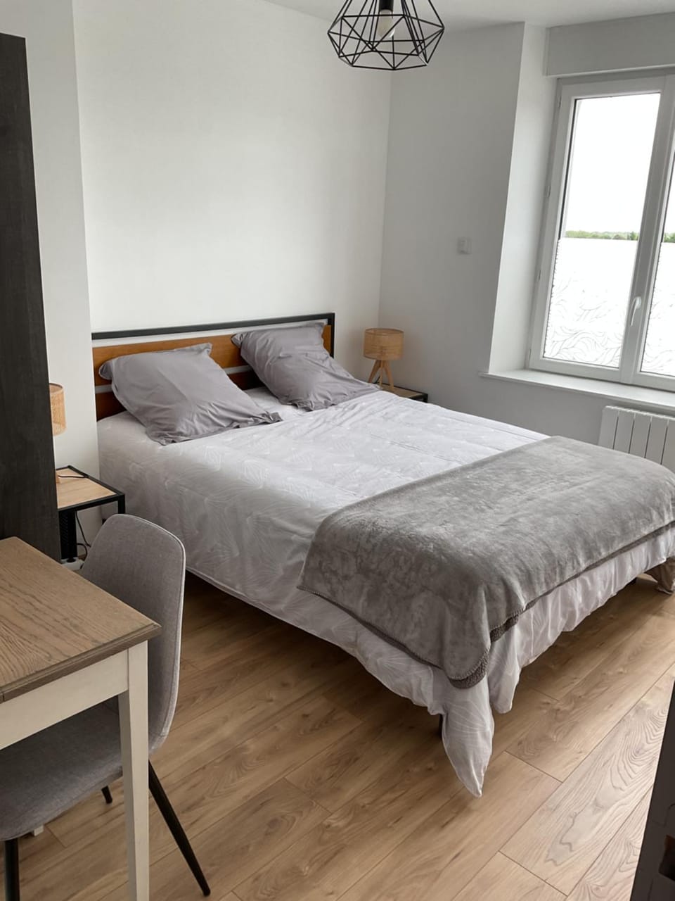 Photo of the whole room, Bedroom