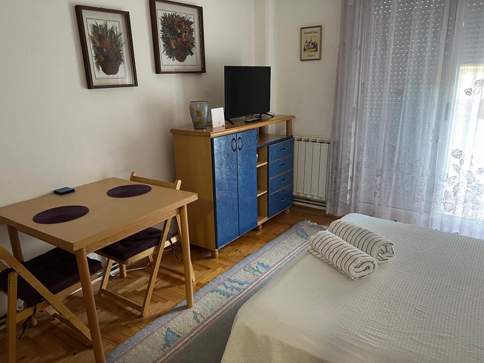 TV and multimedia, Dining area