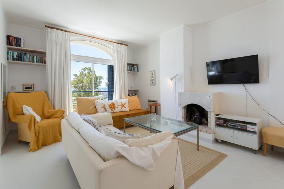TAC - Windmill OceanFront Villa Apartment in Guia
