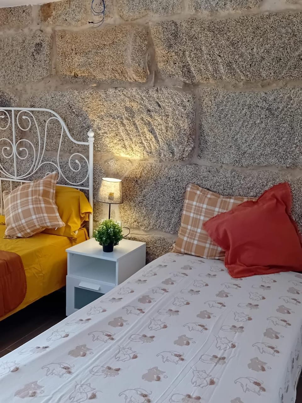 CASITA RECIEN HABILITADA A ESTRENAR CON PISCINA EN MALVAS Tuy Apartment in Galicia