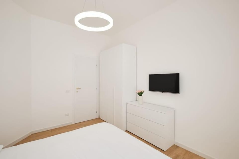 Bed, TV and multimedia, Photo of the whole room, Bedroom, wardrobe