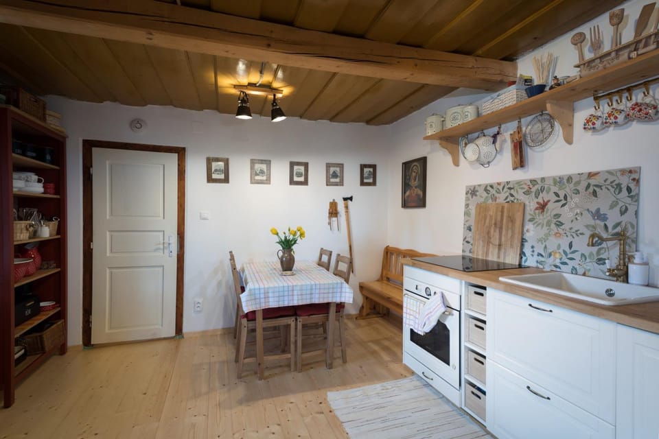 Dining area, kitchen