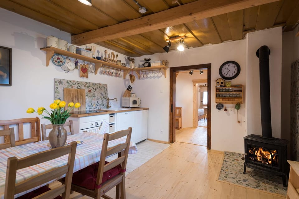 Dining area, kitchen