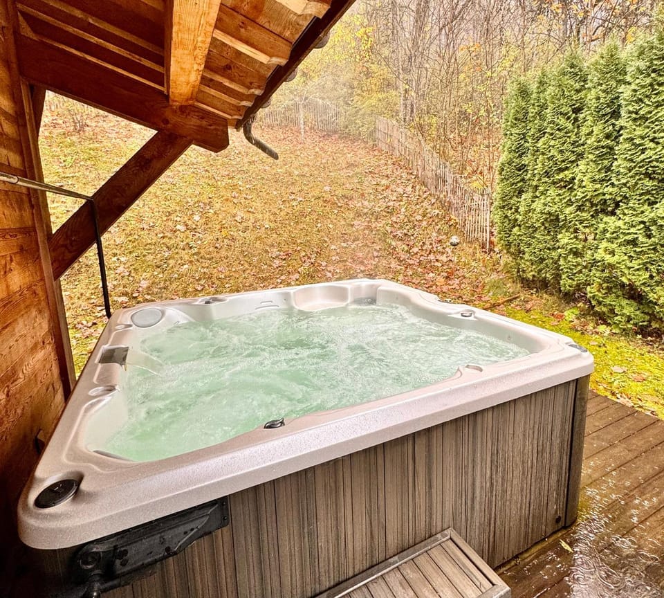 Hot Tub, Hot Tub, Spa and wellness centre/facilities