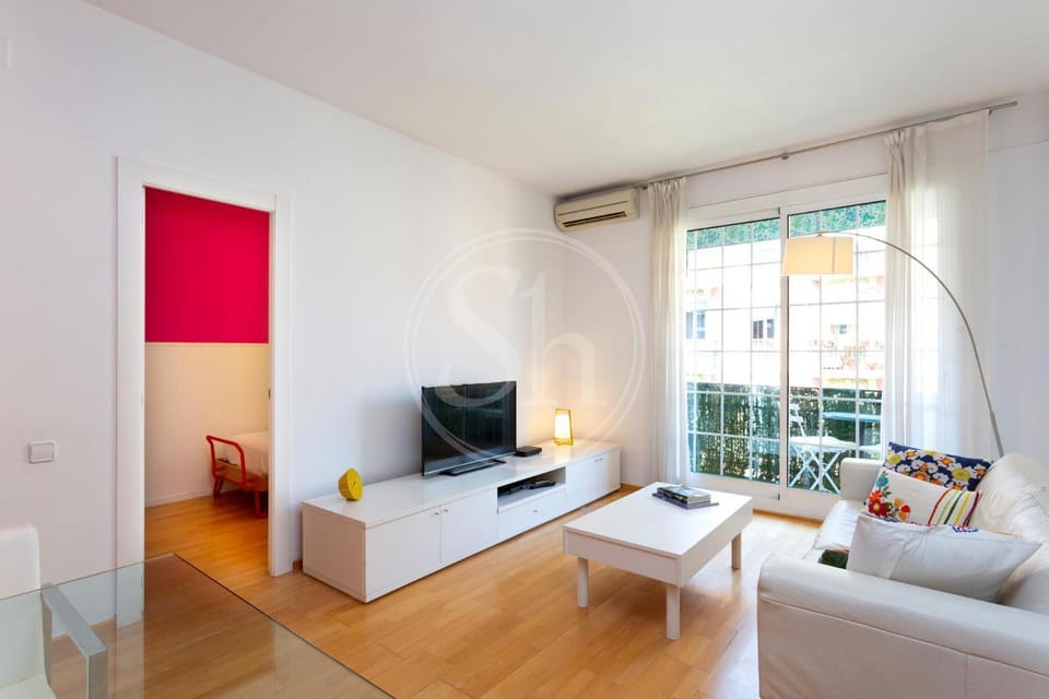 TV and multimedia, Living room, Seating area, air conditioner