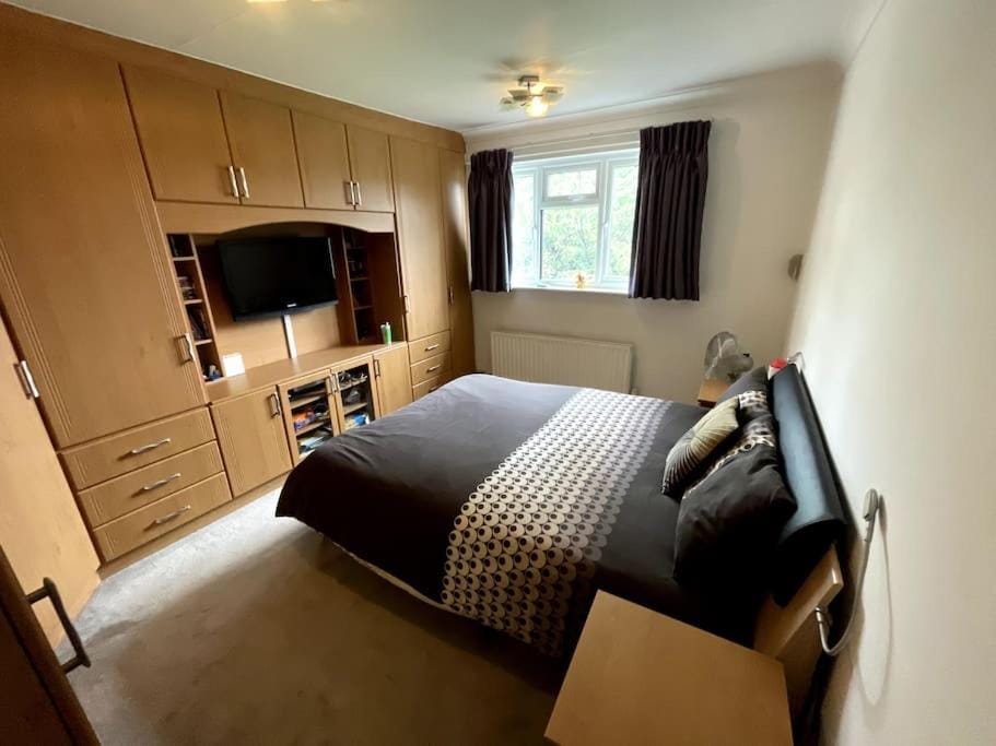 Luxurious 5 bed 4 bath in Ealing House in London Borough of Ealing