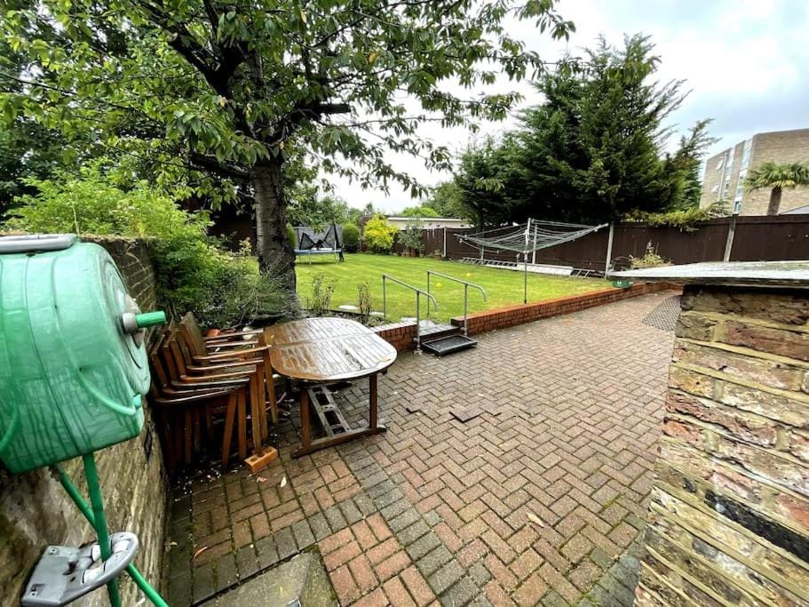Luxurious 5 bed 4 bath in Ealing House in London Borough of Ealing