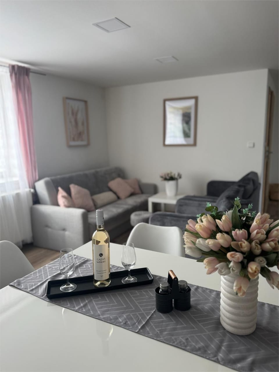 Living room, Seating area