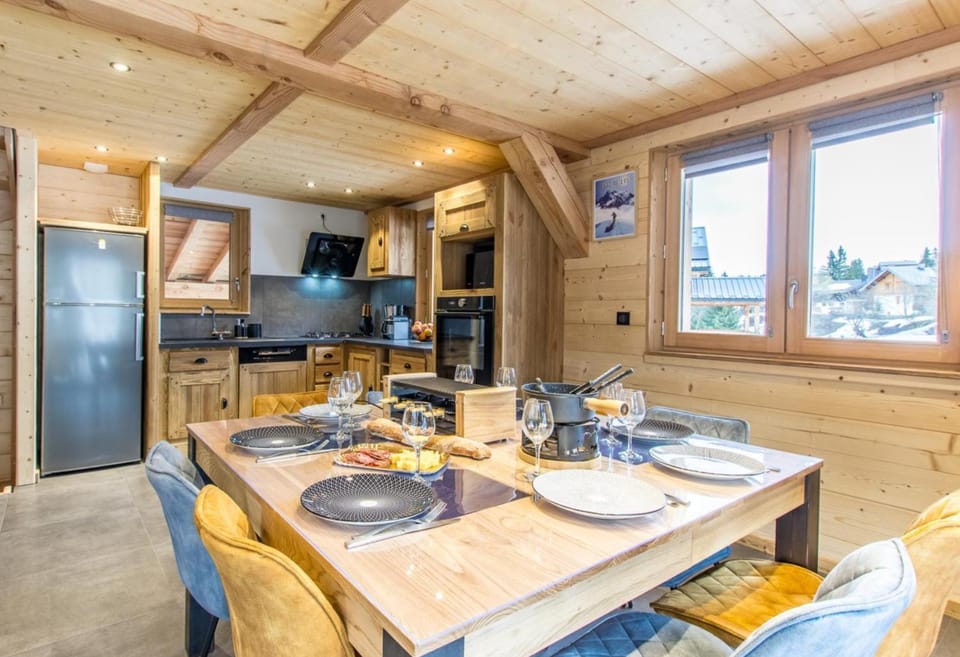 Property building, Kitchen or kitchenette, Living room