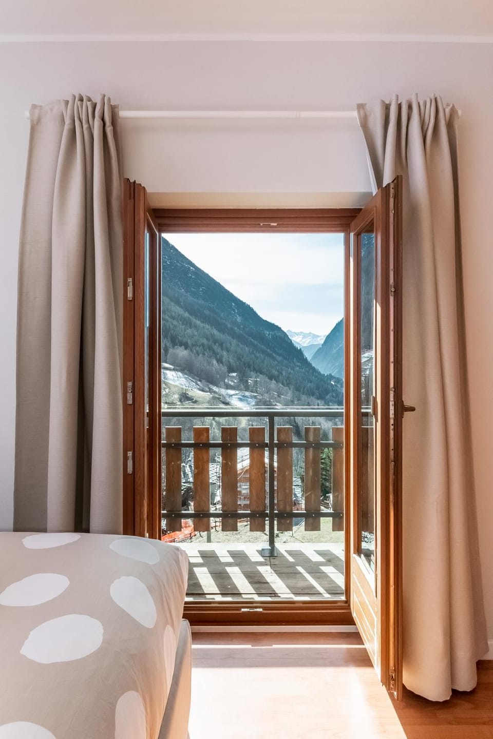 Bed, Natural landscape, View (from property/room), Balcony/Terrace, Photo of the whole room, Bedroom, Mountain view